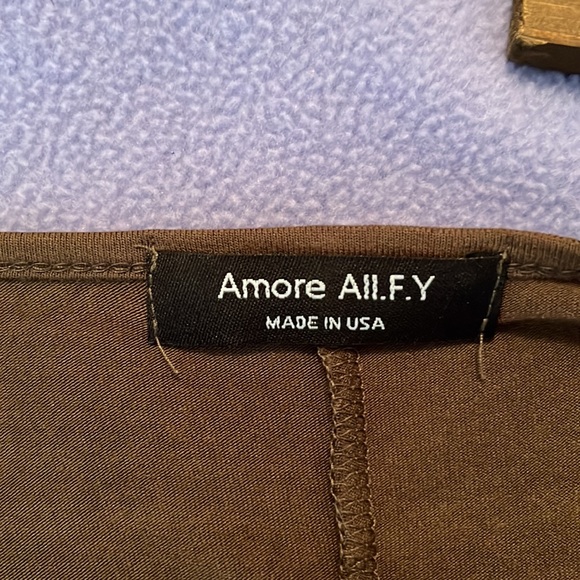 Brown short sleeve tunic top.  Looks great with Leggings and Jeans. - Picture 3 of 3